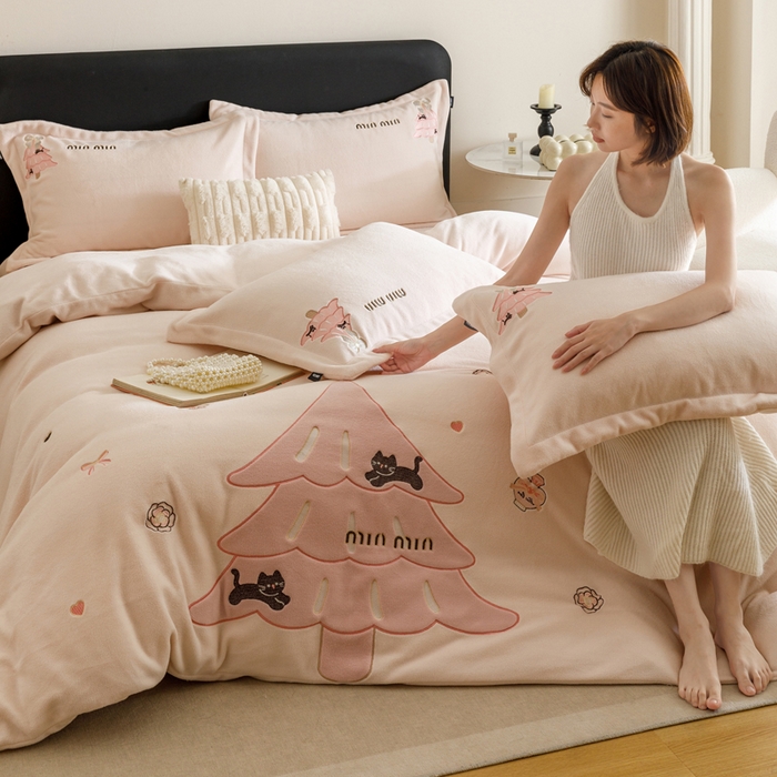 卡姿家纺 2025秋冬仿羊绒毛呢触感蒂芙呢绒— 香氛圣诞树 香氛圣诞树-粉