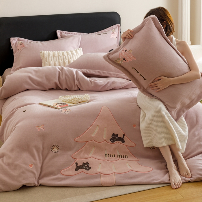 卡姿家纺 2025秋冬仿羊绒毛呢触感蒂芙呢绒— 香氛圣诞树 香氛圣诞树-紫