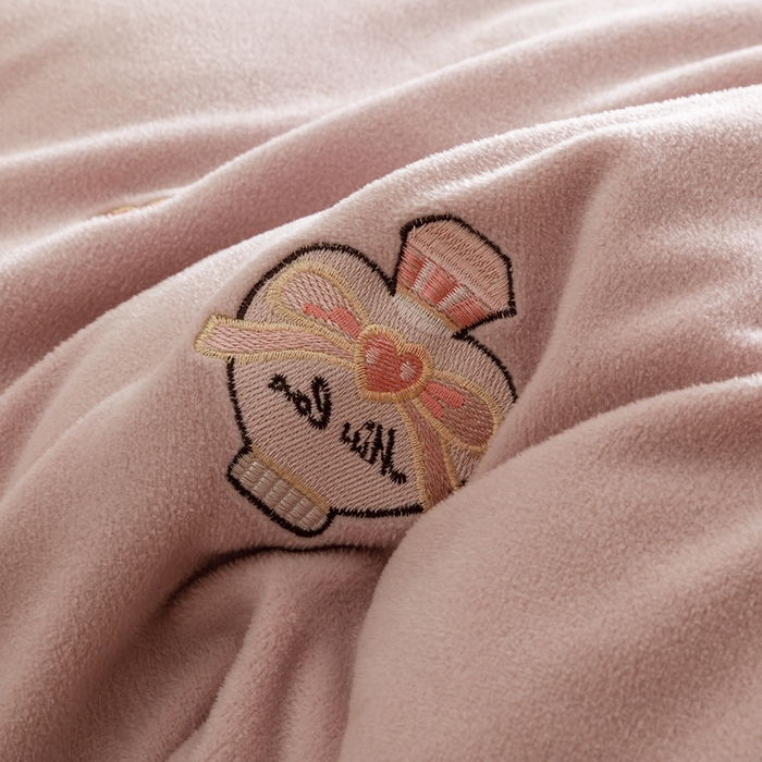 91家纺网 家纺一手货源 找家纺 卡姿家纺 2025秋冬仿羊绒毛呢触感蒂芙呢绒— 香氛圣诞树 香氛圣诞树-紫