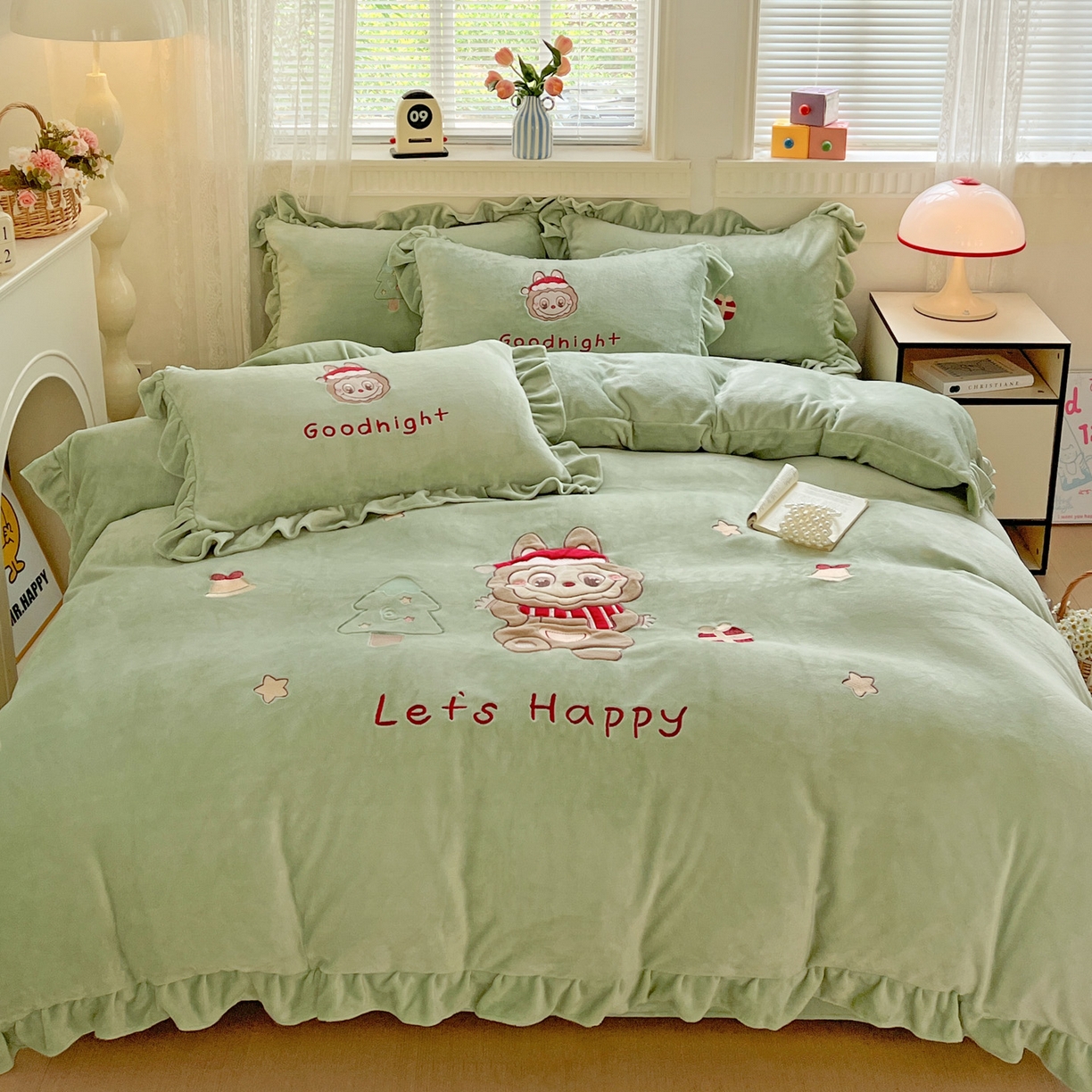 91家纺网 家纺一手货源 找家纺 （总）星尚家纺 2025新款全消光230g牛奶绒加厚保暖卡通贴布绣三件套四件套