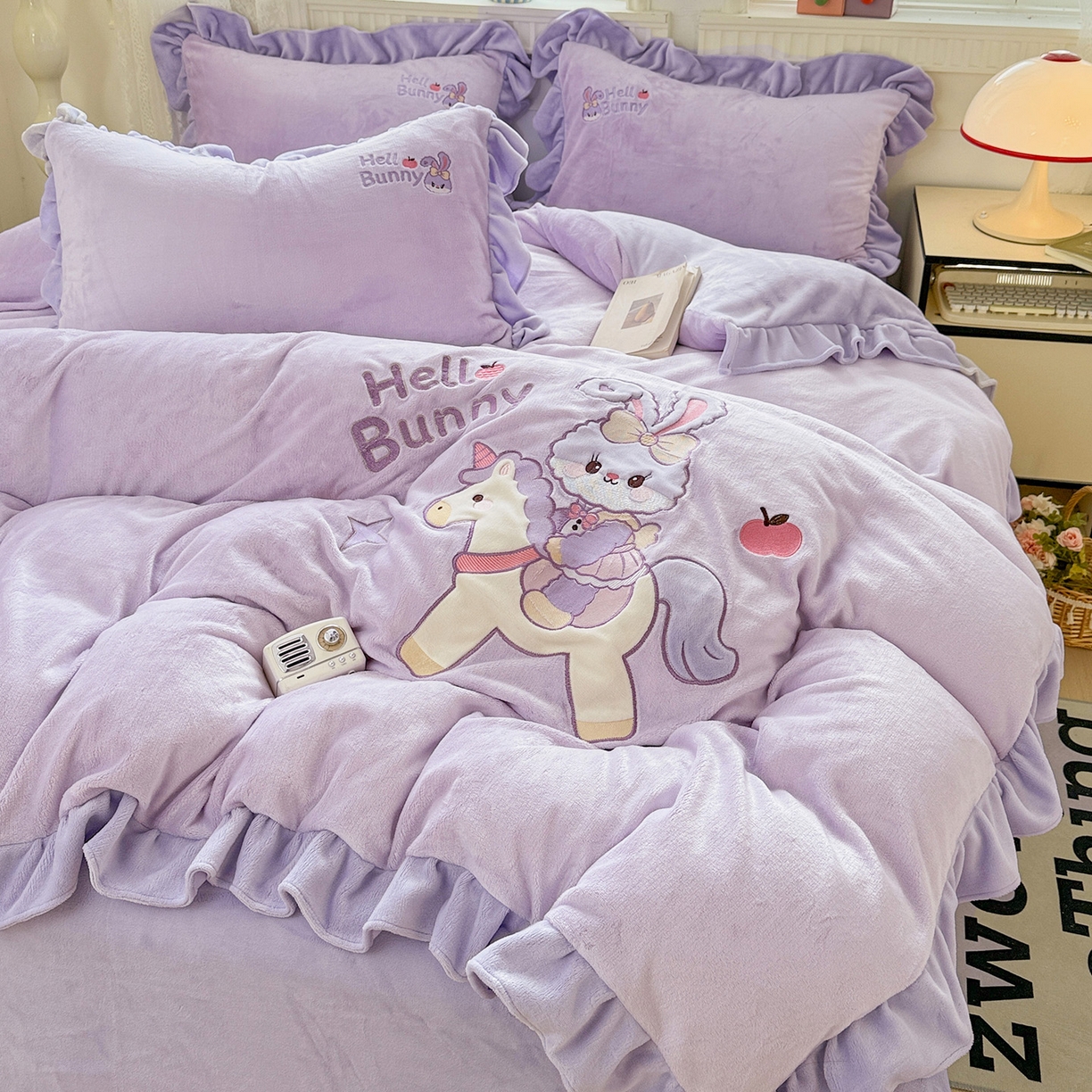 91家纺网 家纺一手货源 找家纺 （总）星尚家纺 2025新款全消光230g牛奶绒加厚保暖卡通贴布绣三件套四件套