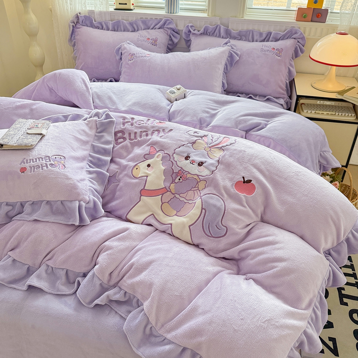 91家纺网 家纺一手货源 找家纺 （总）星尚家纺 2025新款全消光230g牛奶绒加厚保暖卡通贴布绣三件套四件套