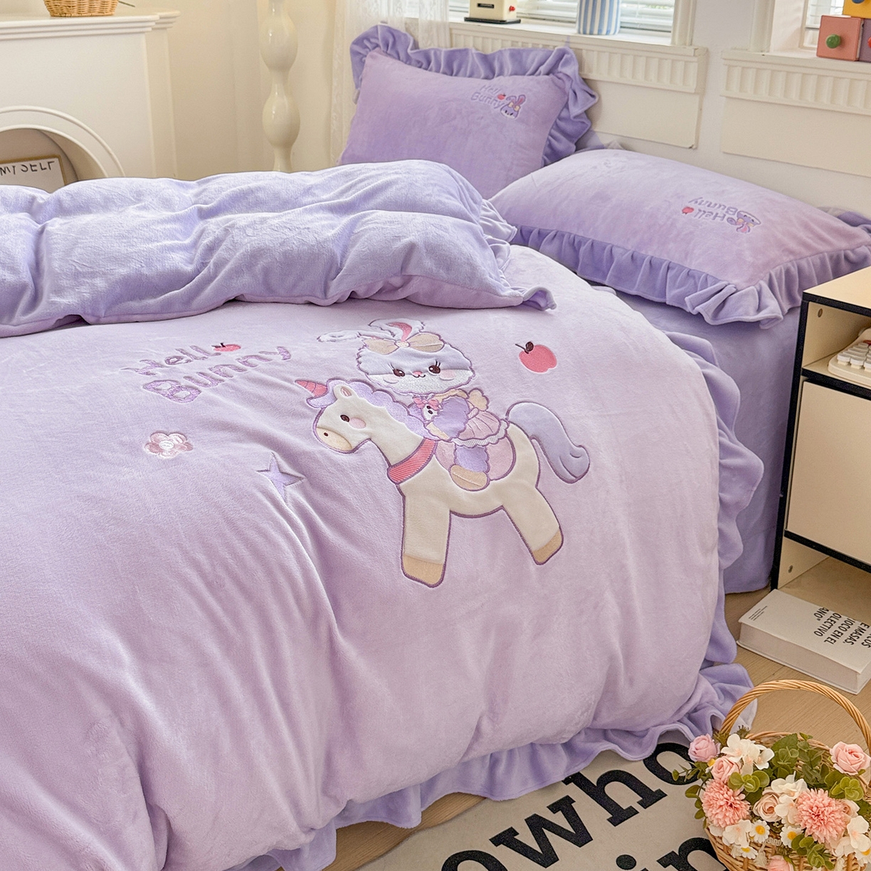 91家纺网 家纺一手货源 找家纺 （总）星尚家纺 2025新款全消光230g牛奶绒加厚保暖卡通贴布绣三件套四件套