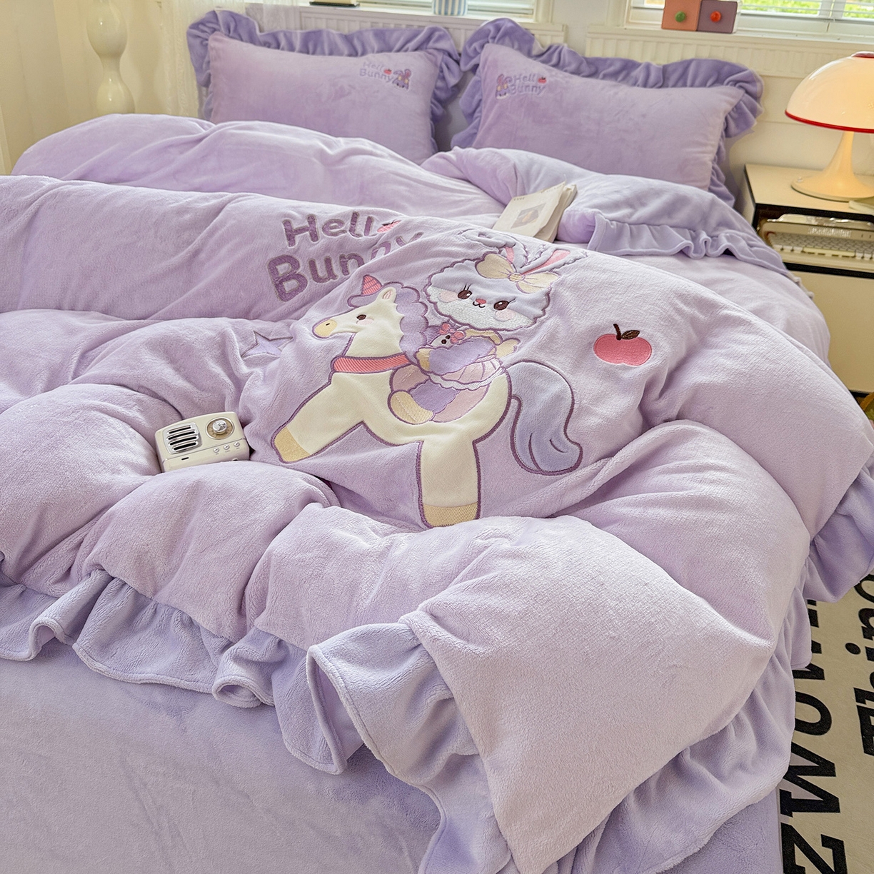 91家纺网 家纺一手货源 找家纺 （总）星尚家纺 2025新款全消光230g牛奶绒加厚保暖卡通贴布绣三件套四件套