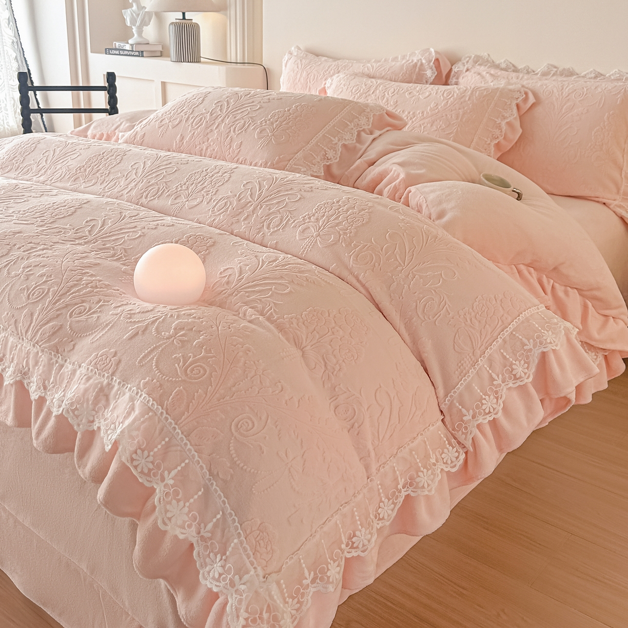 91家纺网 家纺一手货源 找家纺 孟鑫家纺 2025新款全消光雕花绒牛奶绒四件套韩版法式套件-凯瑟琳 凯瑟琳-粉玉