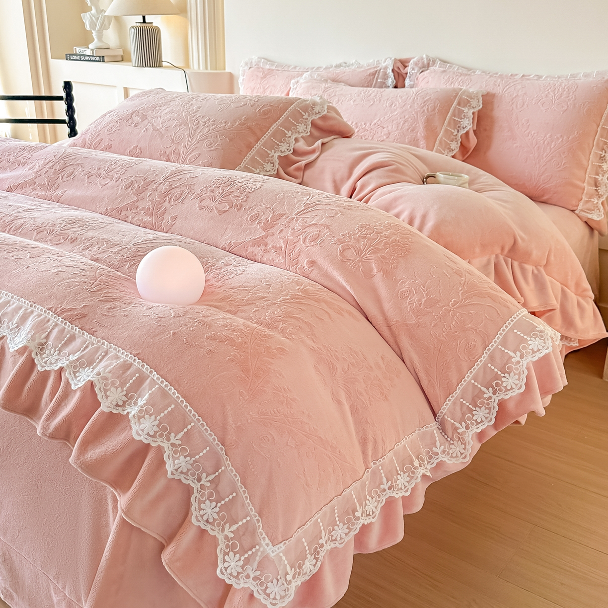 91家纺网 家纺一手货源 找家纺 （总）孟鑫家纺 2025新款全消光雕花绒牛奶绒四件套韩版法式套件-凯瑟琳