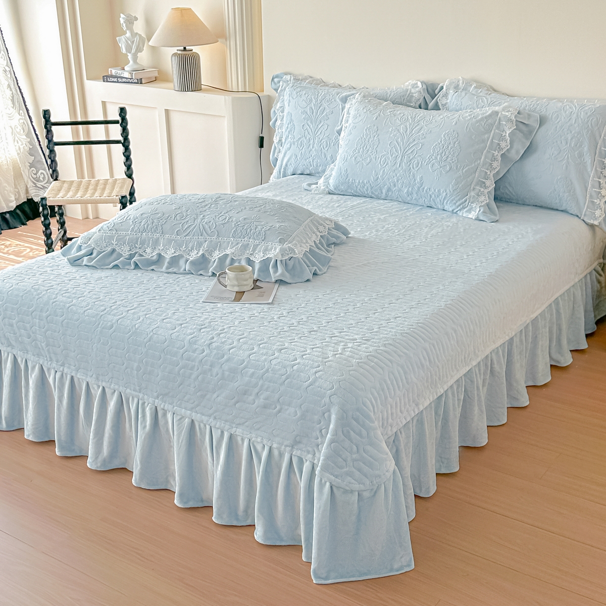 91家纺网 家纺一手货源 找家纺 孟鑫家纺 2025新款全消光雕花绒牛奶绒四件套韩版法式套件-凯瑟琳 凯瑟琳-天空兰