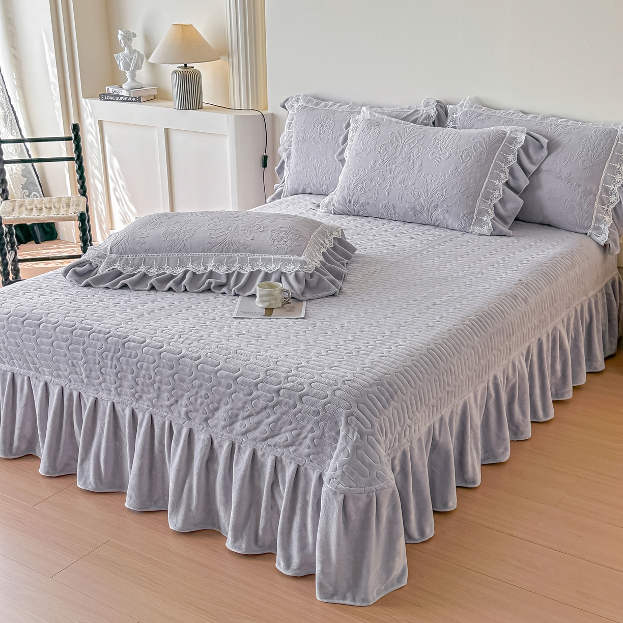 91家纺网 家纺一手货源 找家纺 孟鑫家纺 2025新款全消光雕花绒牛奶绒四件套韩版法式套件-凯瑟琳 凯瑟琳-灰紫