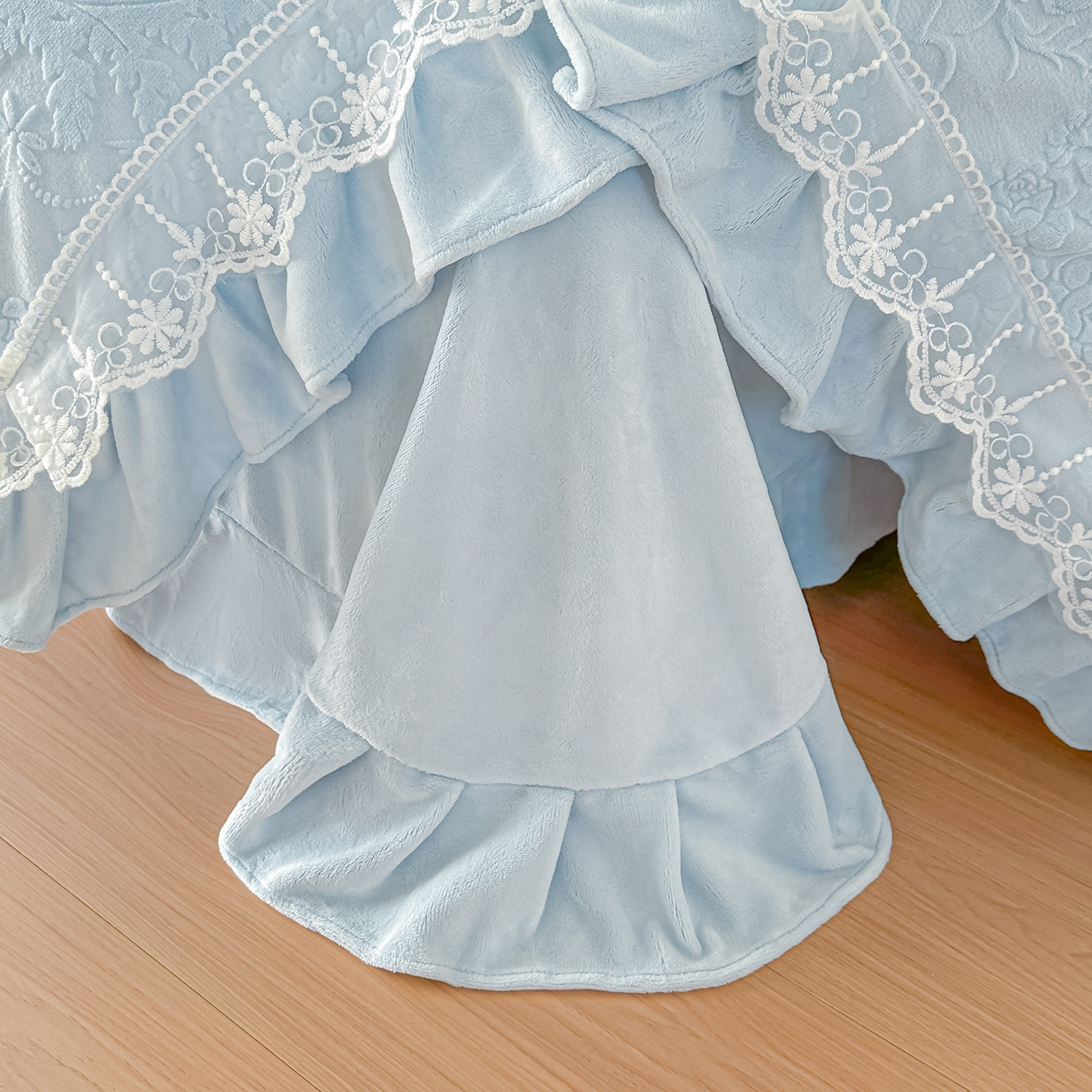 91家纺网 家纺一手货源 找家纺 孟鑫家纺 2025新款全消光雕花绒牛奶绒四件套韩版法式套件-凯瑟琳 凯瑟琳-天空兰