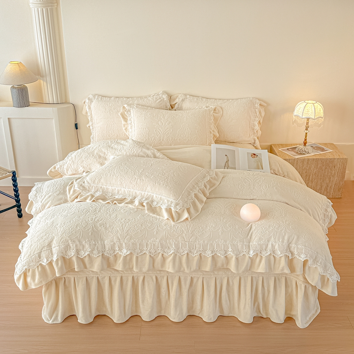 91家纺网 家纺一手货源 找家纺 孟鑫家纺 2025新款全消光雕花绒牛奶绒四件套韩版法式套件-凯瑟琳 凯瑟琳-奶昔白