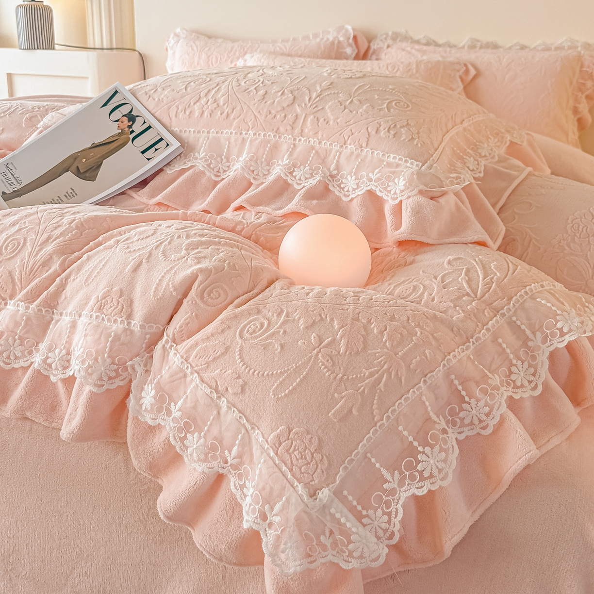 91家纺网 家纺一手货源 找家纺 孟鑫家纺 2025新款全消光雕花绒牛奶绒四件套韩版法式套件-凯瑟琳 凯瑟琳-粉玉