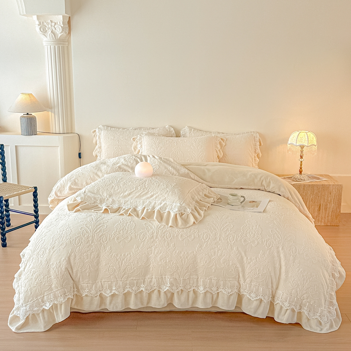 91家纺网 家纺一手货源 找家纺 孟鑫家纺 2025新款全消光雕花绒牛奶绒四件套韩版法式套件-凯瑟琳 凯瑟琳-奶昔白