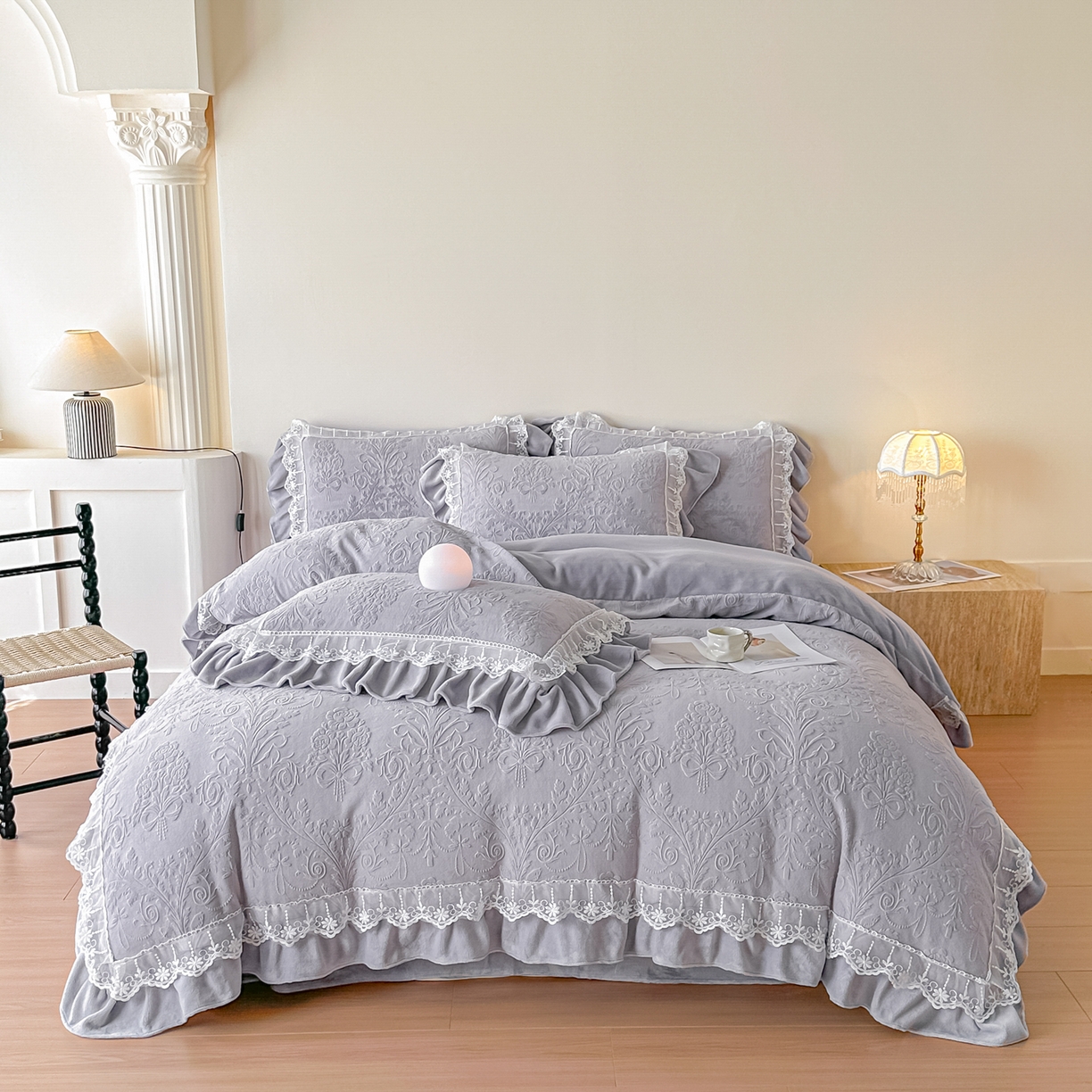 91家纺网 家纺一手货源 找家纺 孟鑫家纺 2025新款全消光雕花绒牛奶绒四件套韩版法式套件-凯瑟琳 凯瑟琳-灰紫