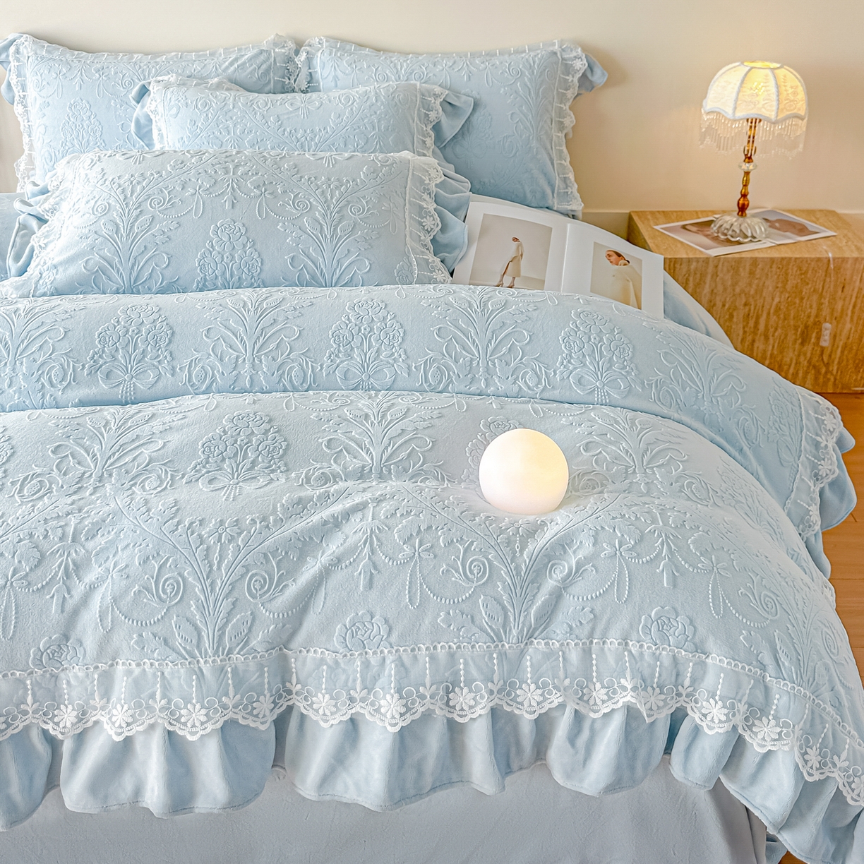 91家纺网 家纺一手货源 找家纺 孟鑫家纺 2025新款全消光雕花绒牛奶绒四件套韩版法式套件-凯瑟琳 凯瑟琳-天空兰