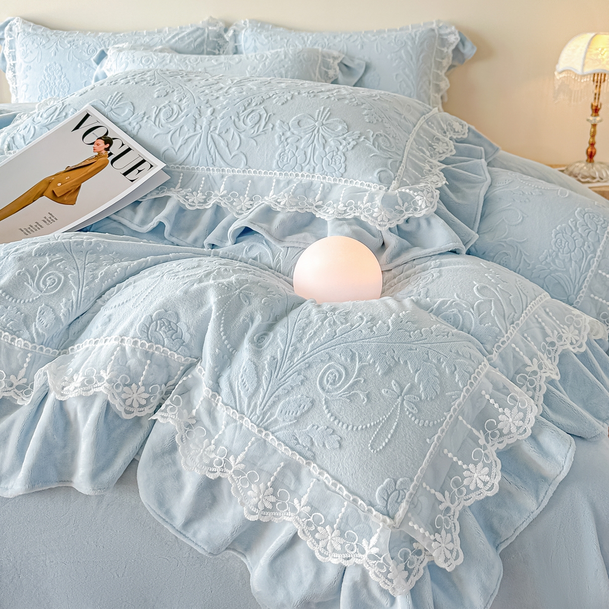 91家纺网 家纺一手货源 找家纺 孟鑫家纺 2025新款全消光雕花绒牛奶绒四件套韩版法式套件-凯瑟琳 凯瑟琳-天空兰