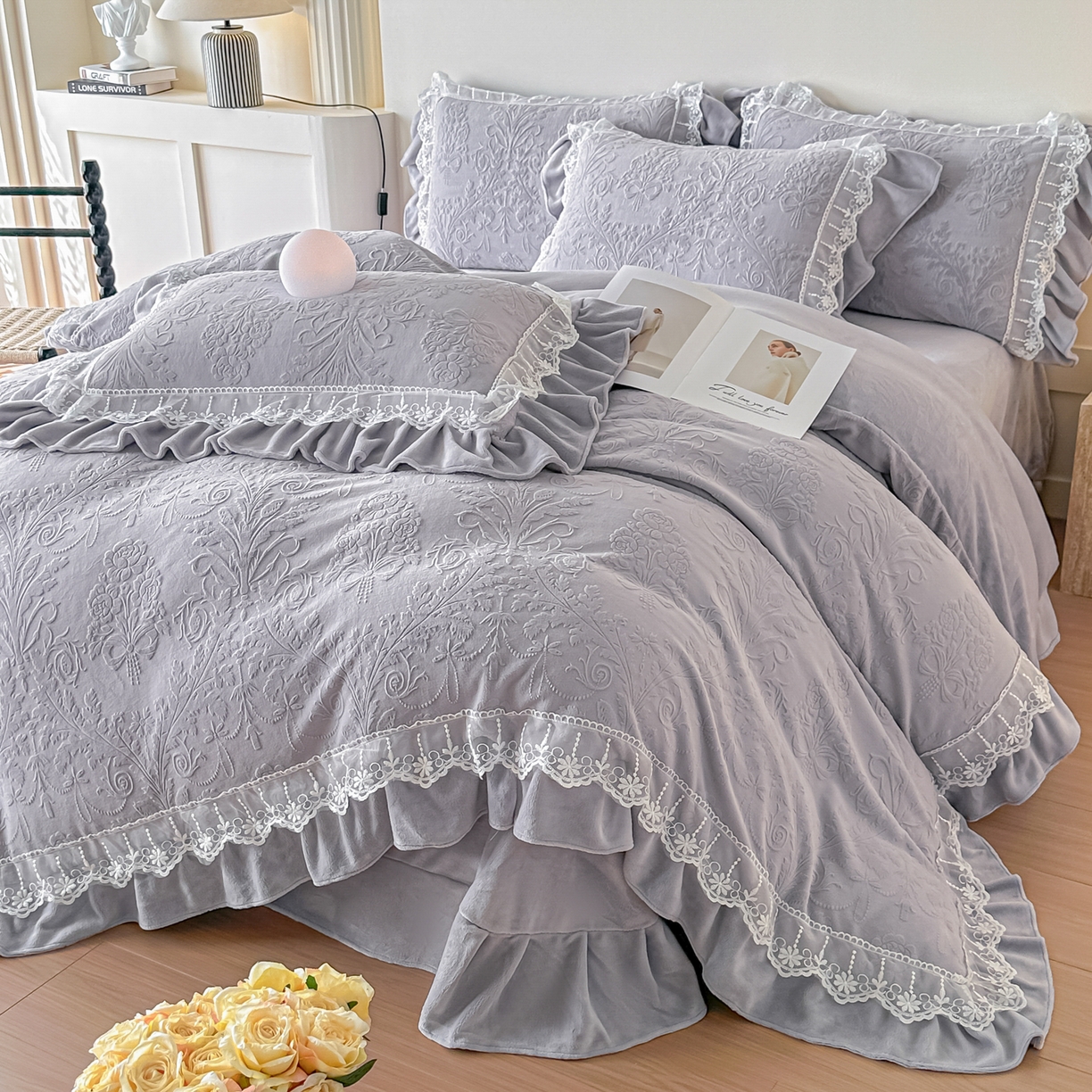 91家纺网 家纺一手货源 找家纺 孟鑫家纺 2025新款全消光雕花绒牛奶绒四件套韩版法式套件-凯瑟琳 凯瑟琳-灰紫