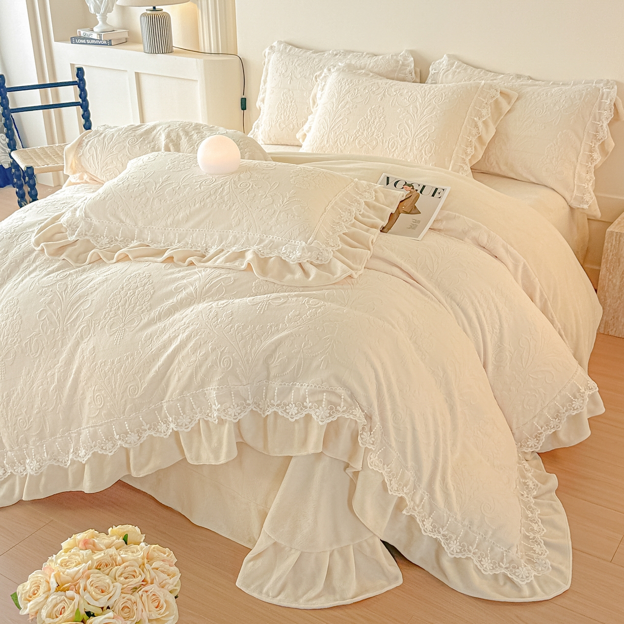 91家纺网 家纺一手货源 找家纺 孟鑫家纺 2025新款全消光雕花绒牛奶绒四件套韩版法式套件-凯瑟琳 凯瑟琳-奶昔白