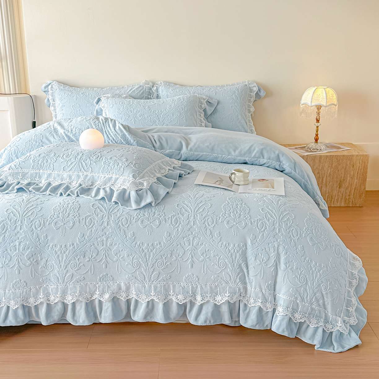91家纺网 家纺一手货源 找家纺 孟鑫家纺 2025新款全消光雕花绒牛奶绒四件套韩版法式套件-凯瑟琳 凯瑟琳-天空兰