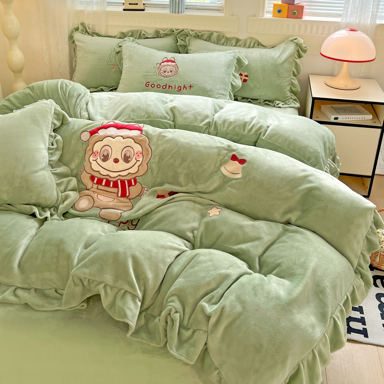 91家纺网 家纺一手货源 找家纺 星尚家纺 2025新款全消光230g牛奶绒卡通贴布绣三件套四件套 圣诞布布