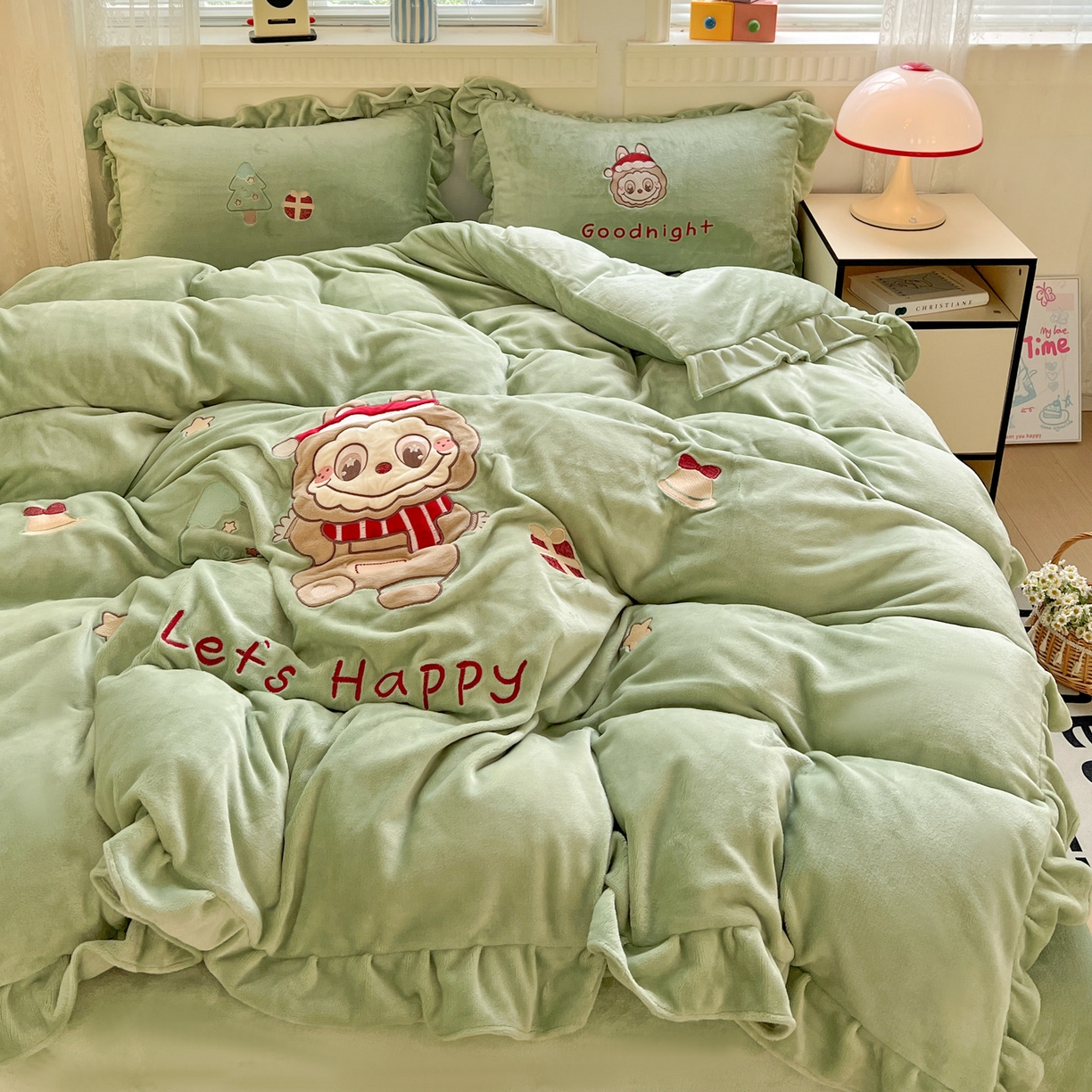 91家纺网 家纺一手货源 找家纺 星尚家纺 2025新款全消光230g牛奶绒卡通贴布绣三件套四件套 圣诞布布