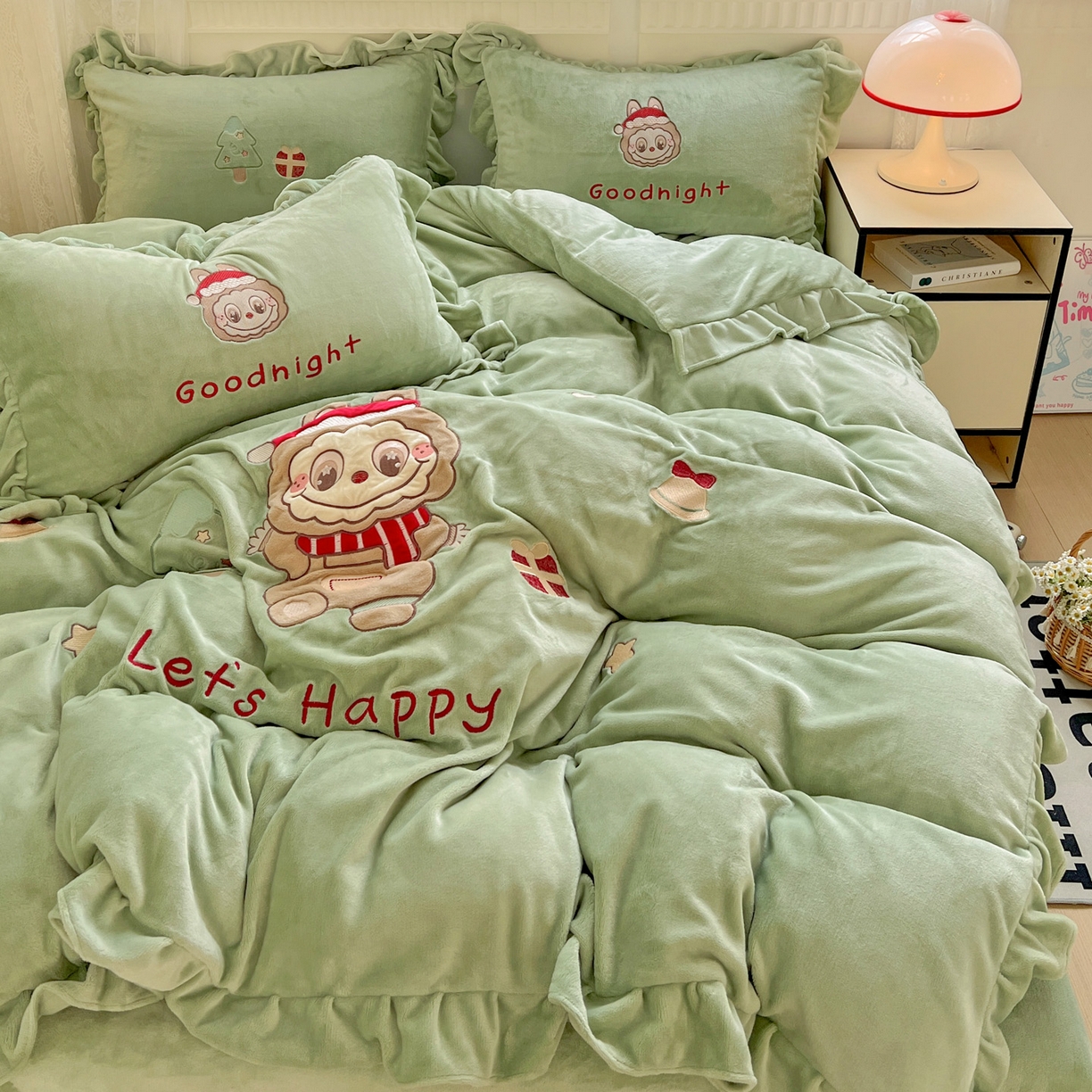 91家纺网 家纺一手货源 找家纺 星尚家纺 2025新款全消光230g牛奶绒卡通贴布绣三件套四件套 圣诞布布