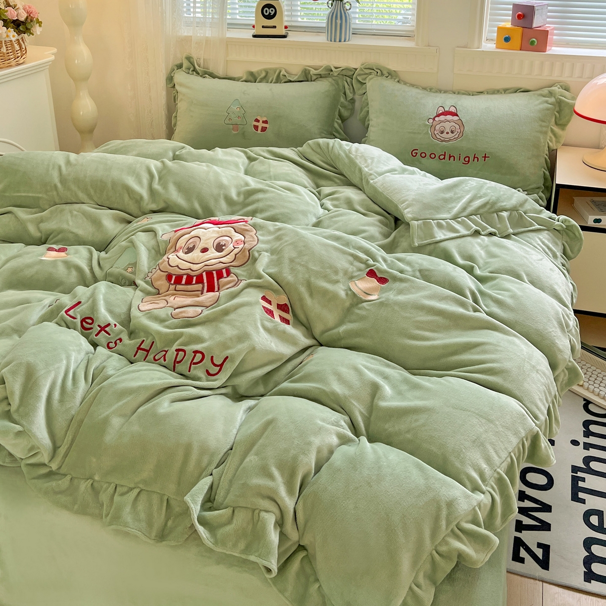 91家纺网 家纺一手货源 找家纺 星尚家纺 2025新款全消光230g牛奶绒卡通贴布绣三件套四件套 圣诞布布