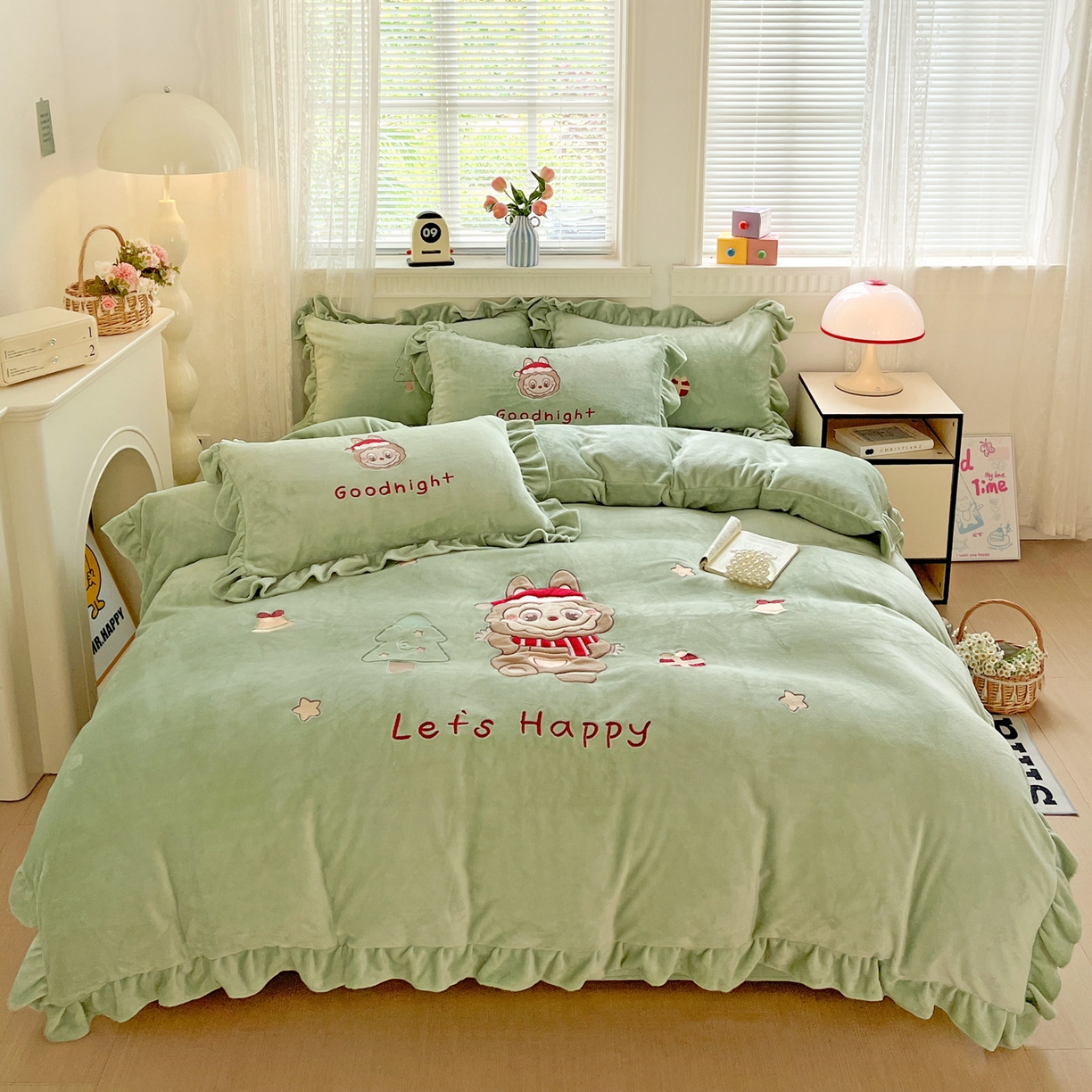 91家纺网 家纺一手货源 找家纺 星尚家纺 2025新款全消光230g牛奶绒卡通贴布绣三件套四件套 圣诞布布