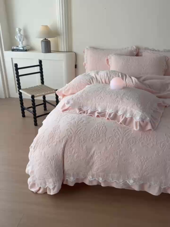 91家纺网 家纺一手货源 找家纺 （总）孟鑫家纺 2025新款全消光雕花绒牛奶绒四件套韩版法式套件-凯瑟琳