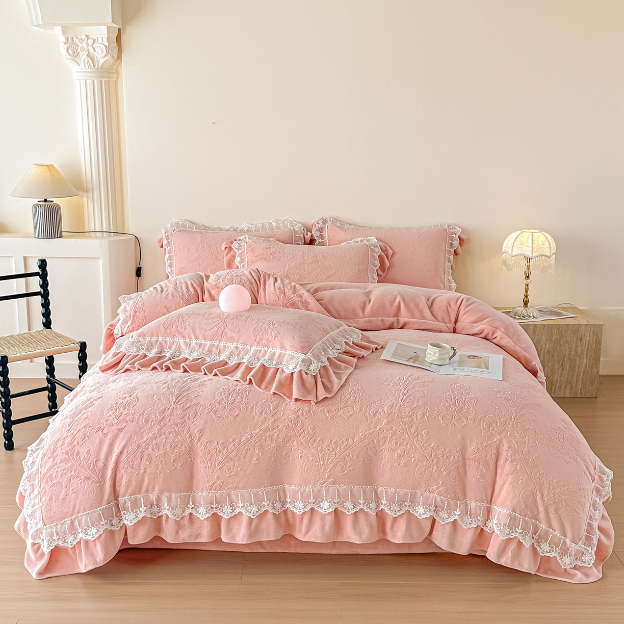 91家纺网 家纺一手货源 找家纺 孟鑫家纺 2025新款全消光雕花绒牛奶绒四件套韩版法式套件-凯瑟琳 凯瑟琳-豆沙