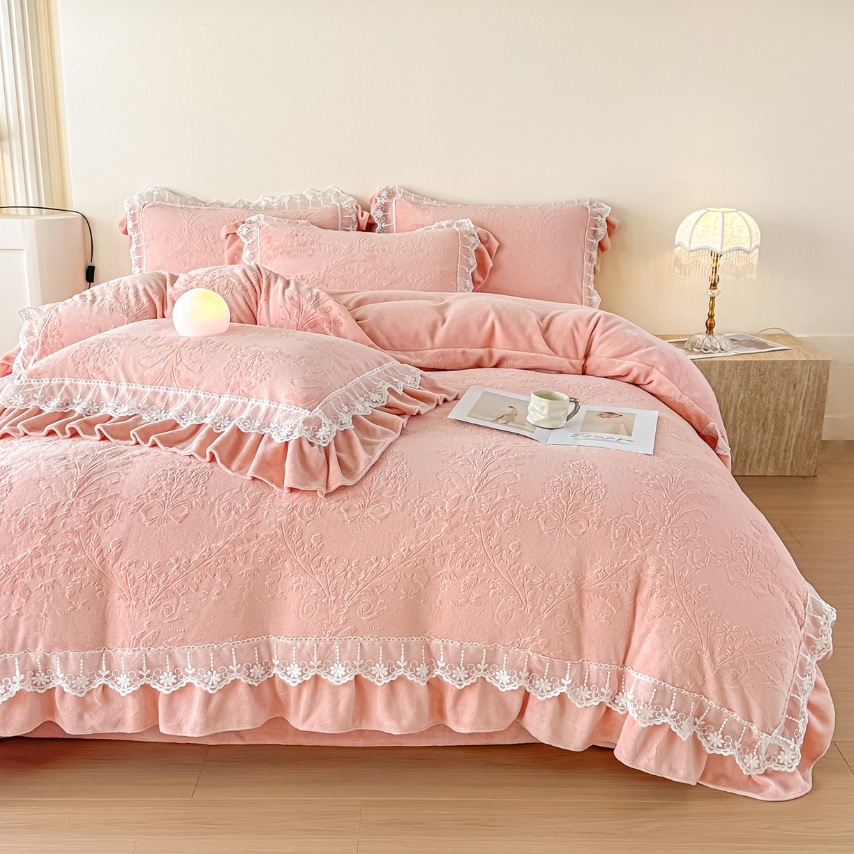 91家纺网 家纺一手货源 找家纺 孟鑫家纺 2025新款全消光雕花绒牛奶绒四件套韩版法式套件-凯瑟琳 凯瑟琳-豆沙