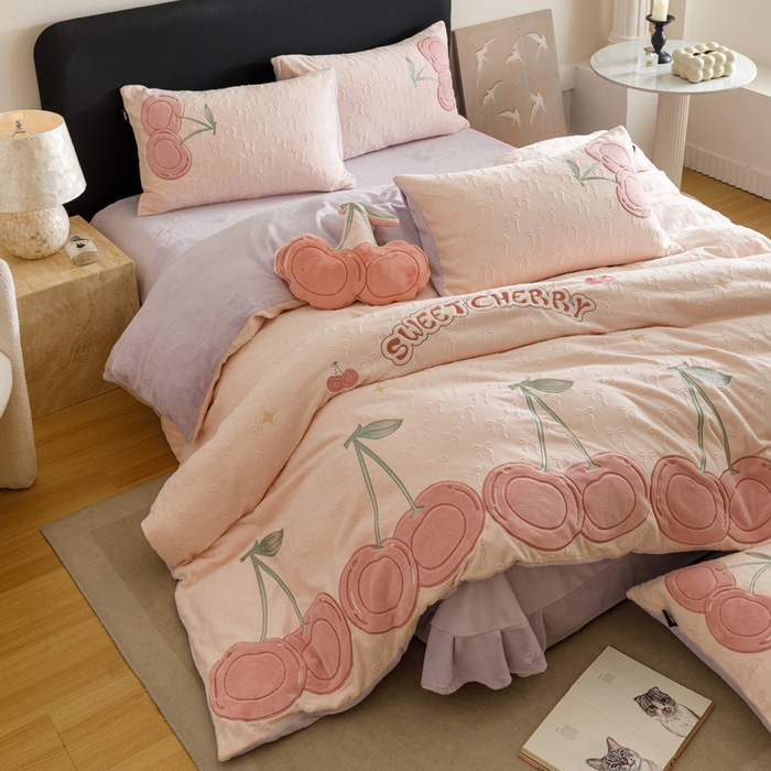 91家纺网 家纺一手货源 找家纺 （总）卡姿家纺 2025秋冬德国奶芙绒提花甜美风—樱桃可颂