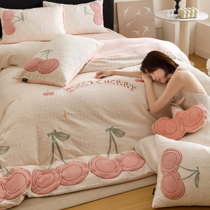 91家纺网 家纺一手货源 找家纺 （总）卡姿家纺 2025秋冬德国奶芙绒提花甜美风—樱桃可颂