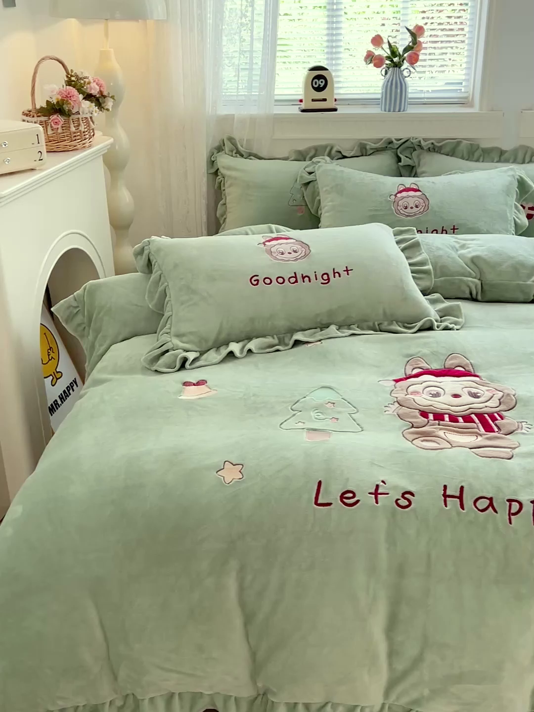 91家纺网 家纺一手货源 找家纺 星尚家纺 2025新款全消光230g牛奶绒卡通贴布绣三件套四件套 圣诞布布