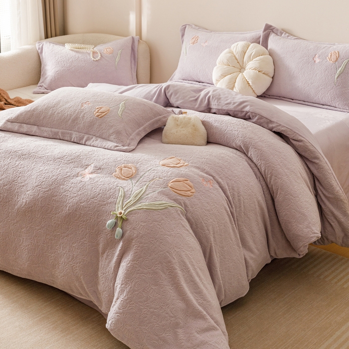 91家纺网 家纺一手货源 找家纺 卡姿家纺 2025秋冬德国奶芙绒提花刺绣— 元气郁金香 元气郁金香-紫