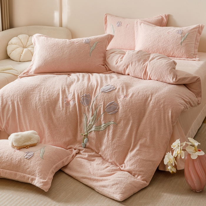 91家纺网 家纺一手货源 找家纺 （总）卡姿家纺 2025秋冬德国奶芙绒提花刺绣— 元气郁金香