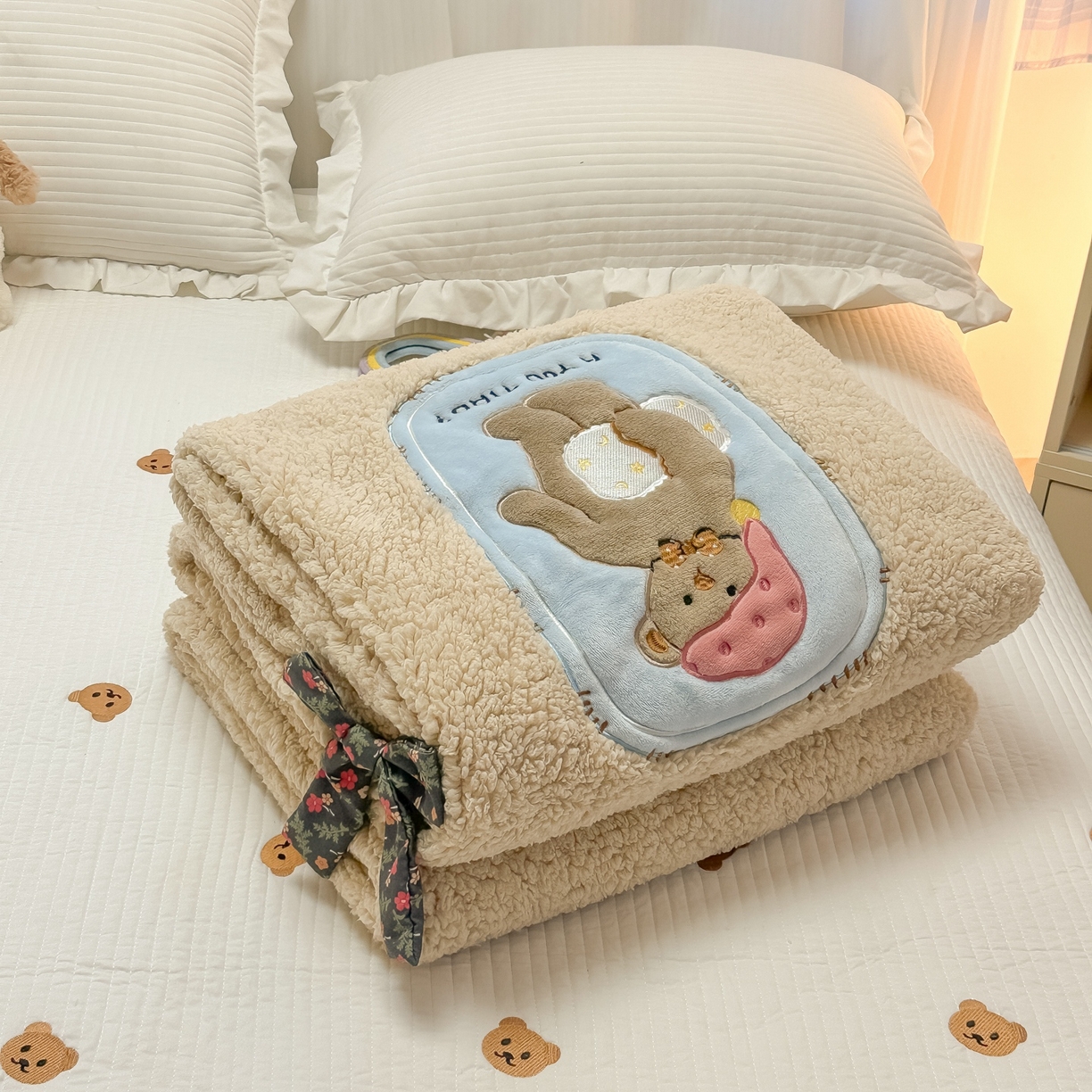 91家纺网 家纺一手货源 找家纺 子钦家纺 2025新款羊羔绒牛奶绒卡通贴布绣单被套被套单件单品被套（第二波） 晚安熊-咖
