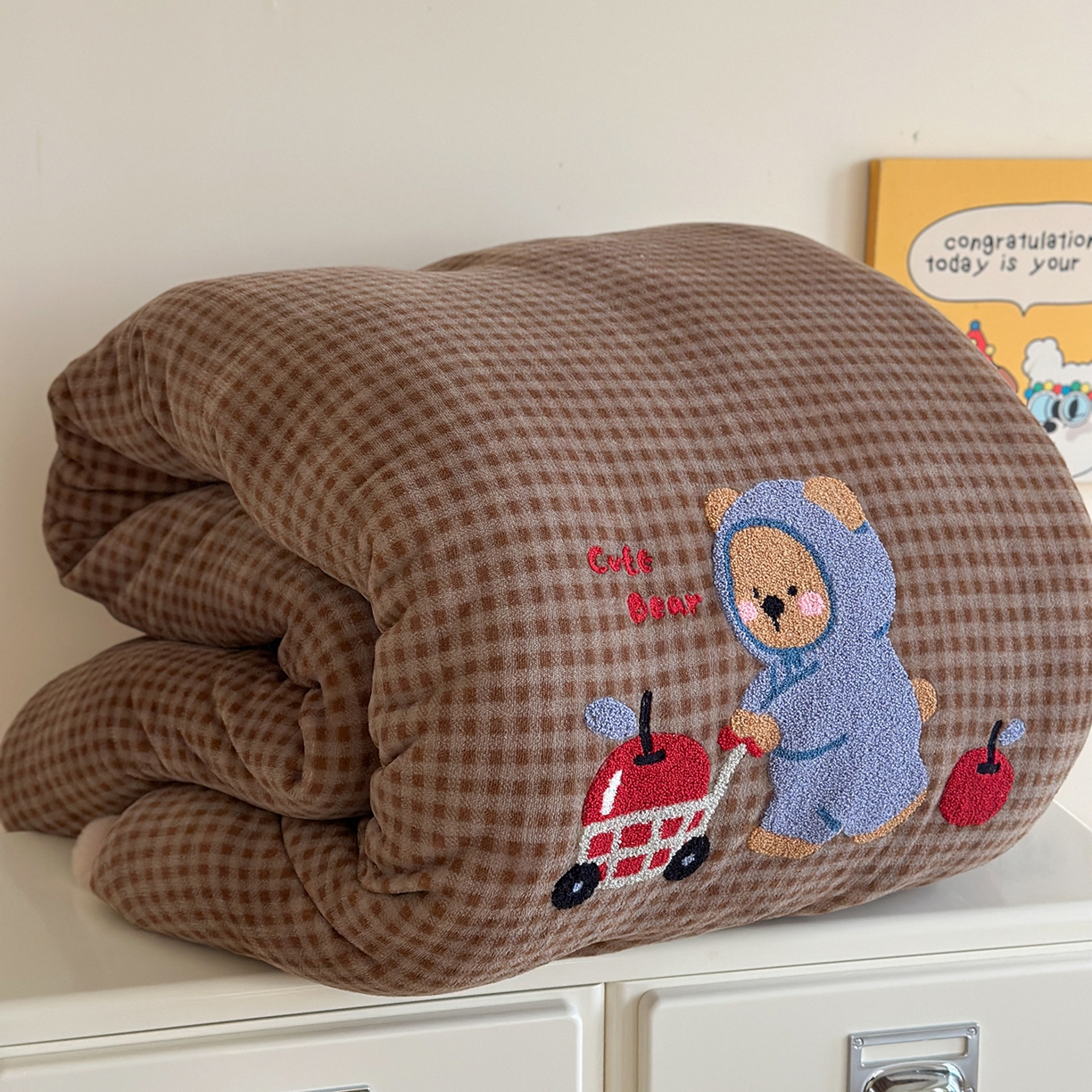 91家纺网 家纺一手货源 找家纺 （总）有货 2025新款格调牛奶绒毛巾绣豆豆被系列