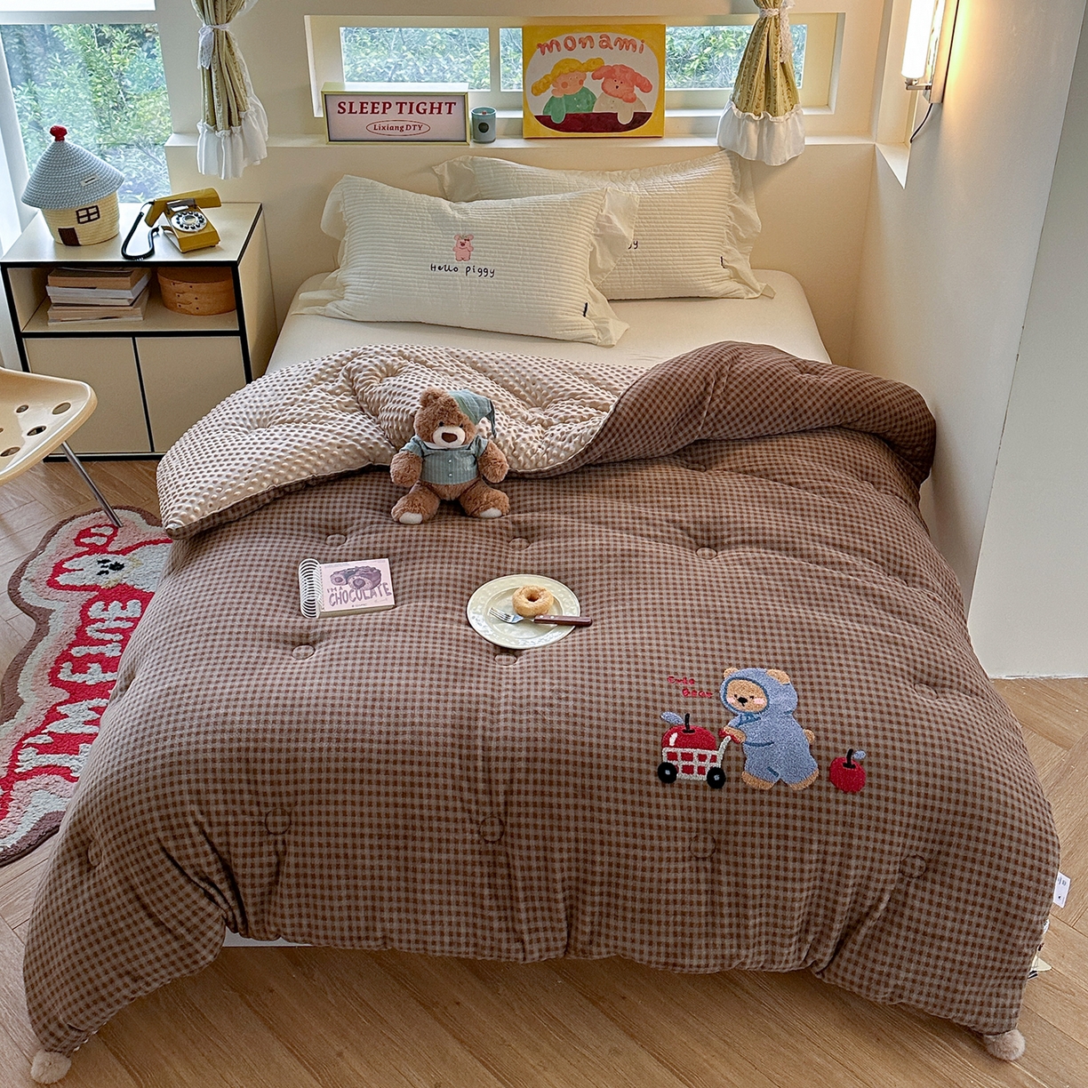 91家纺网 家纺一手货源 找家纺 有货 2025新款格调牛奶绒毛巾绣豆豆被系列 格调苹果熊