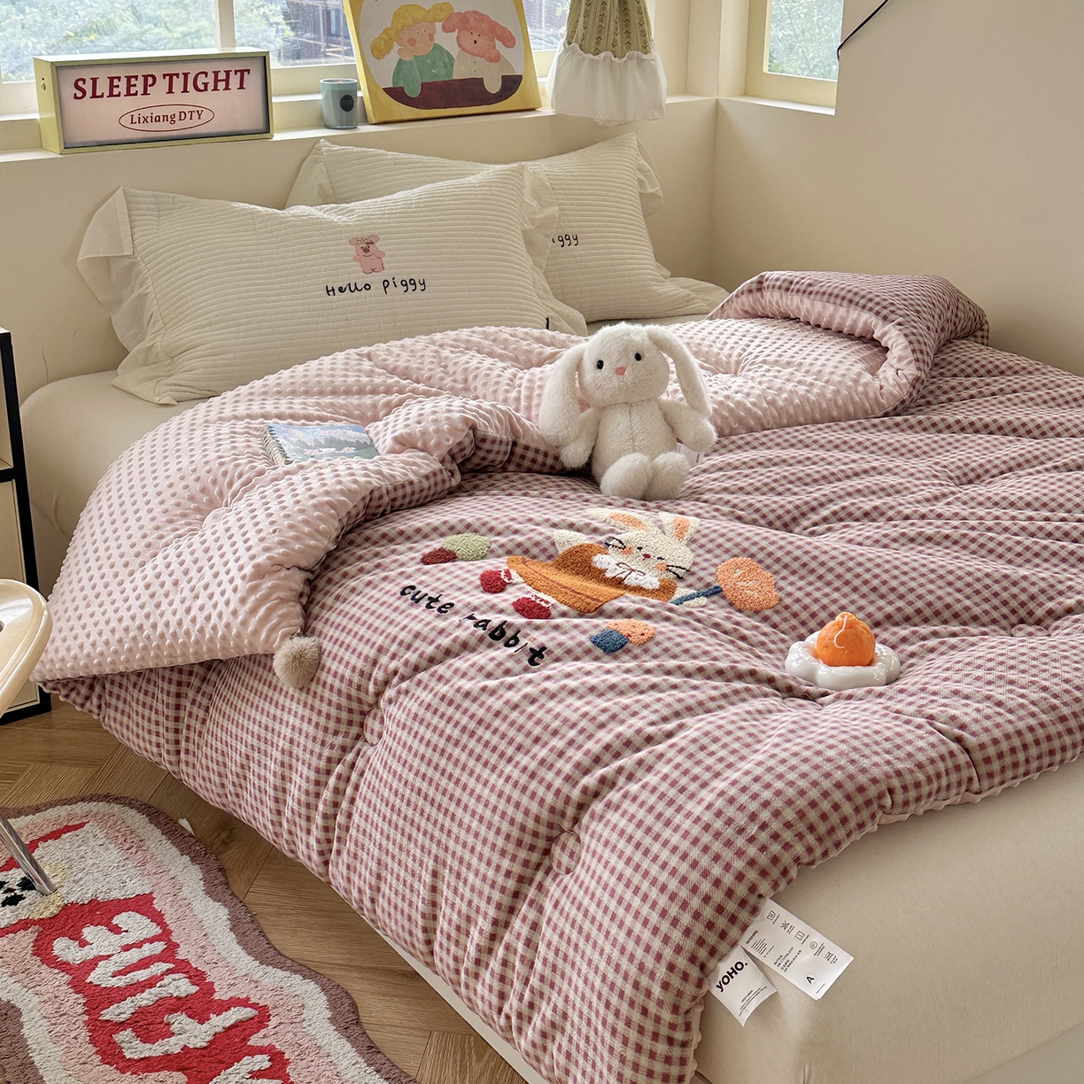 91家纺网 家纺一手货源 找家纺 有货 2025新款格调牛奶绒毛巾绣豆豆被系列 格调可爱兔