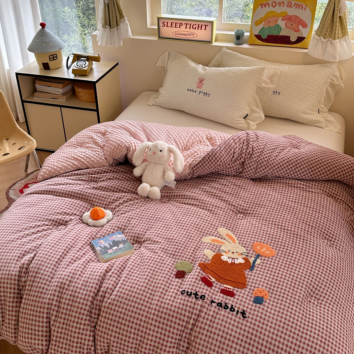 91家纺网 家纺一手货源 找家纺 有货 2025新款格调牛奶绒毛巾绣豆豆被系列 格调可爱兔