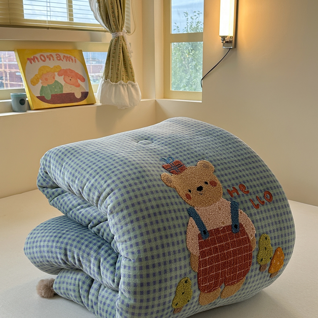 91家纺网 家纺一手货源 找家纺 有货 2025新款格调牛奶绒毛巾绣豆豆被系列 格调礼物熊