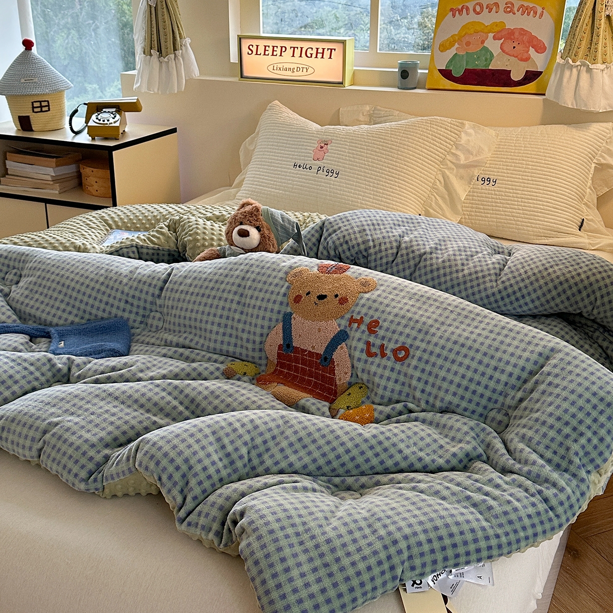 91家纺网 家纺一手货源 找家纺 有货 2025新款格调牛奶绒毛巾绣豆豆被系列 格调礼物熊