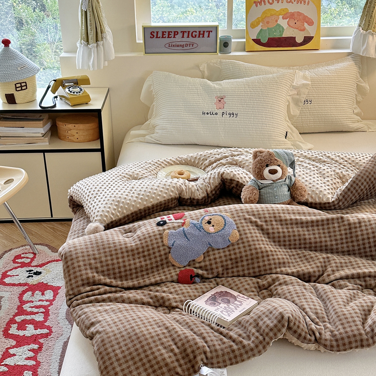 91家纺网 家纺一手货源 找家纺 有货 2025新款格调牛奶绒毛巾绣豆豆被系列 格调苹果熊