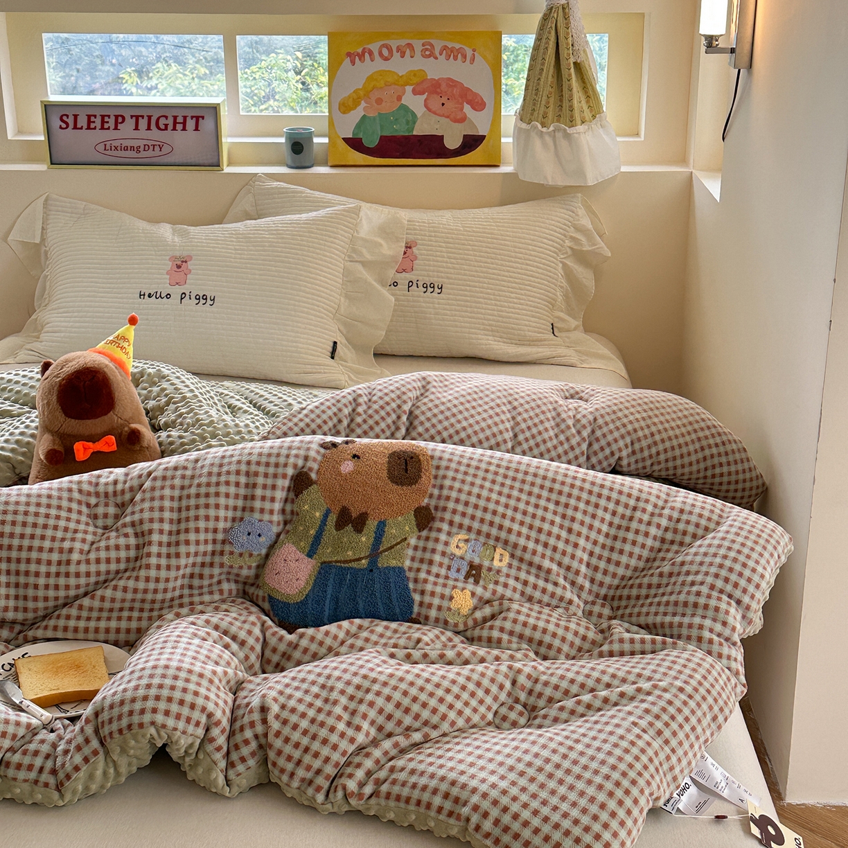 91家纺网 家纺一手货源 找家纺 有货 2025新款格调牛奶绒毛巾绣豆豆被系列 格调卡比巴拉