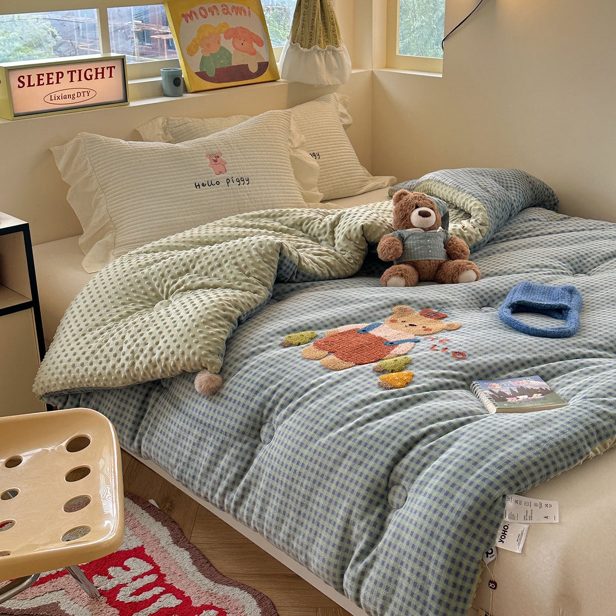 91家纺网 家纺一手货源 找家纺 有货 2025新款格调牛奶绒毛巾绣豆豆被系列 格调礼物熊