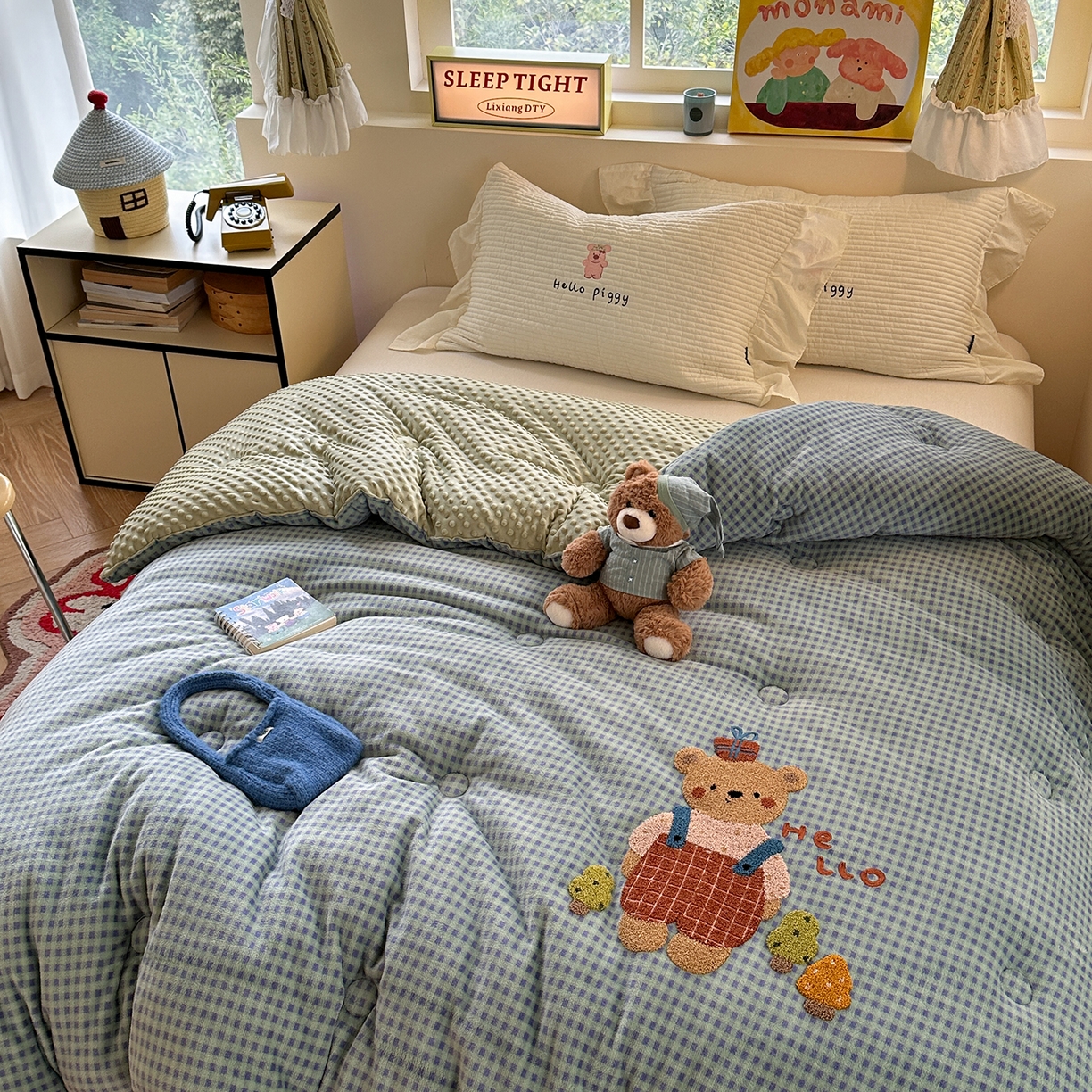 91家纺网 家纺一手货源 找家纺 有货 2025新款格调牛奶绒毛巾绣豆豆被系列 格调礼物熊