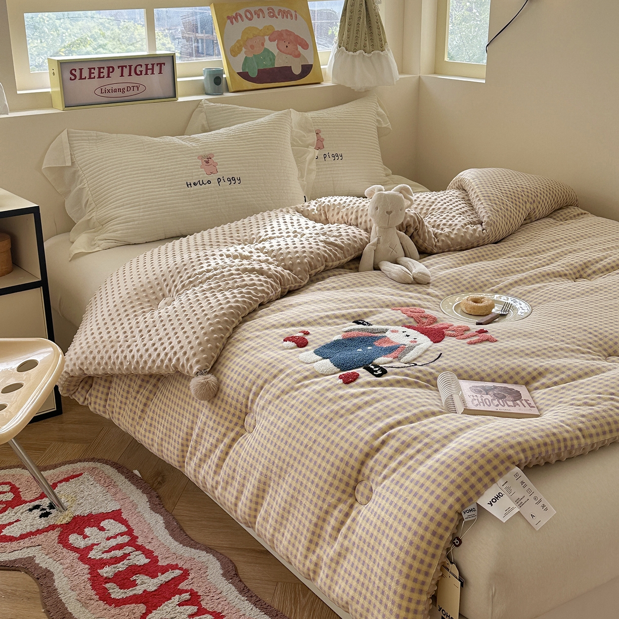 91家纺网 家纺一手货源 找家纺 有货 2025新款格调牛奶绒毛巾绣豆豆被系列 格调蘑菇小兔