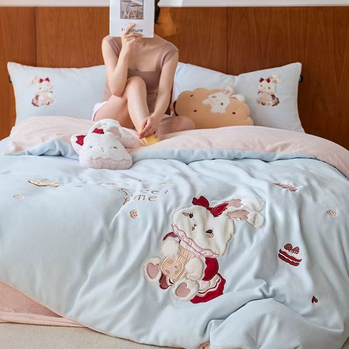 91家纺网 家纺一手货源 找家纺 （总）卡姿家纺 2025秋冬仿羊绒毛呢触感蒂芙呢绒—兔子甜品屋