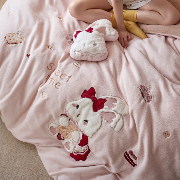 91家纺网 家纺一手货源 找家纺 （总）卡姿家纺 2025秋冬仿羊绒毛呢触感蒂芙呢绒—兔子甜品屋