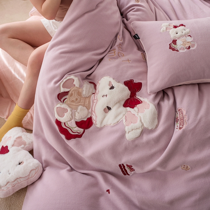 91家纺网 家纺一手货源 找家纺 卡姿家纺 2025秋冬仿羊绒毛呢触感蒂芙呢绒—兔子甜品屋 兔子甜品屋-紫